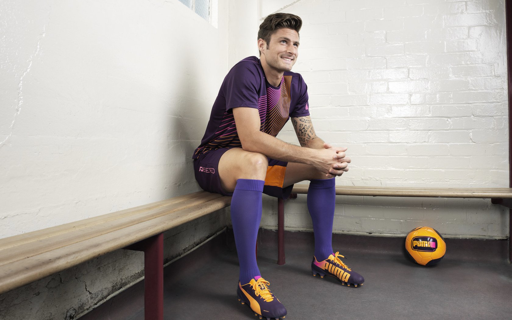 悬挂式攀爬挑战：高空中突破自我，爬升架与悬挑架优缺点