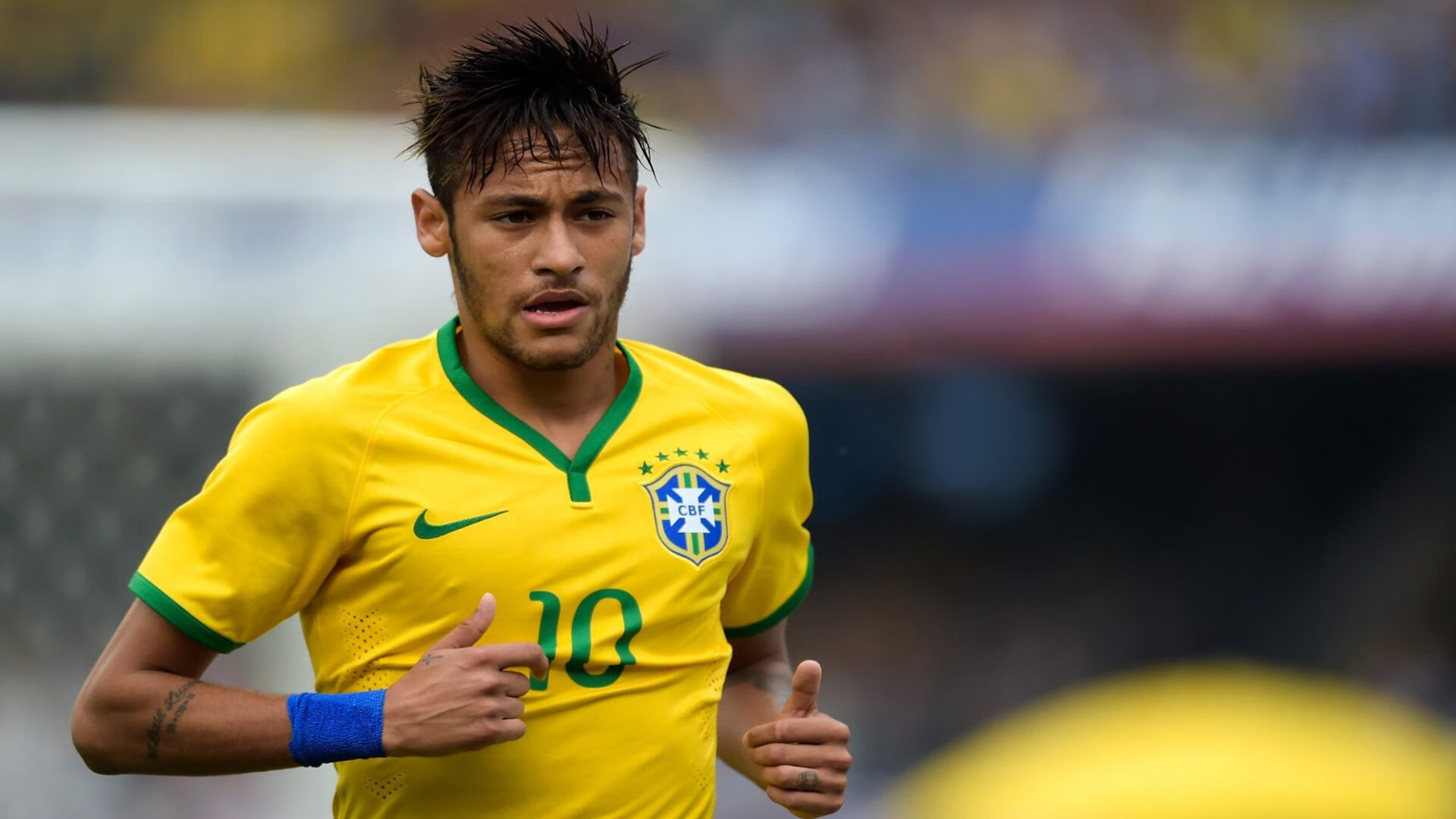 绿色环保足球场全面推广，践行可持续发展战略，绿色足球场怎么形容